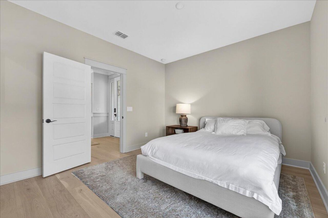 1506 N Lakeshore Drive Photo 18