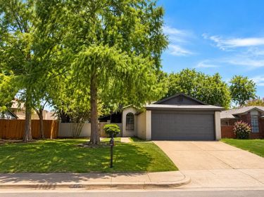 6816 Fire Hill Drive, Fort Worth, TX 76137