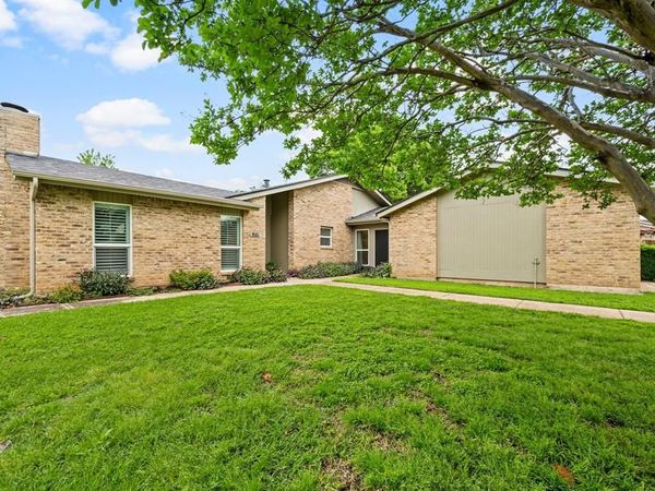 901 Shady Creek Lane, Bedford, TX 76021