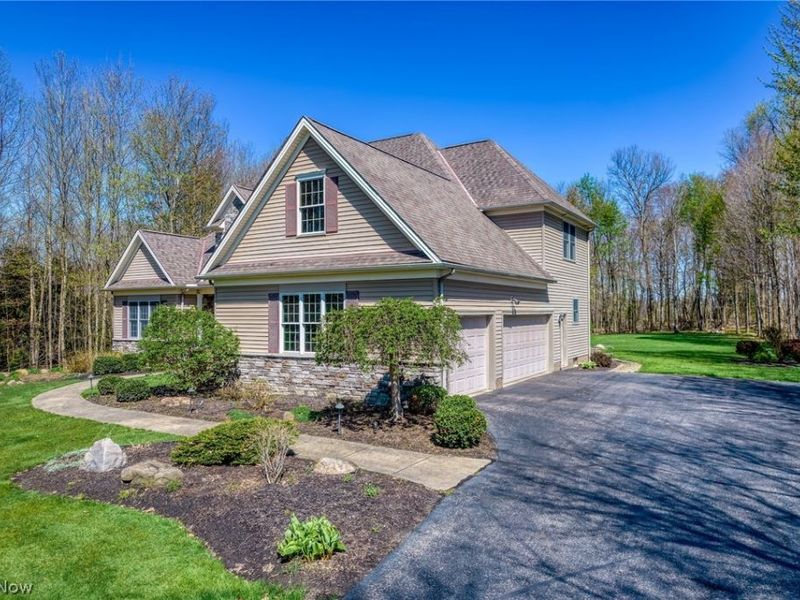 11810 Edinboro Lane, Chagrin Falls, OH 44023 Photo 3