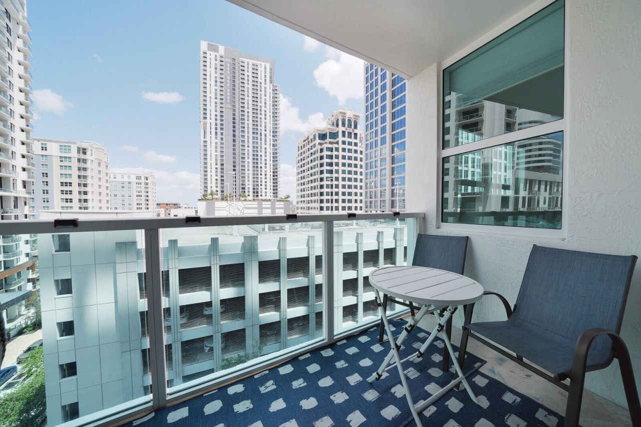 350 SE 2nd Street, Unit 860, Fort Lauderdale, FL 33301 Photo