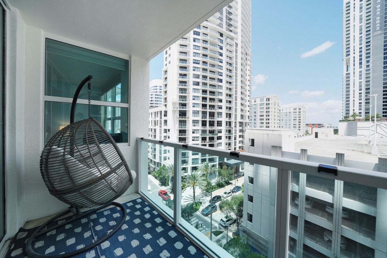 350 SE 2nd Street, Unit 860, Fort Lauderdale, FL 33301 Photo