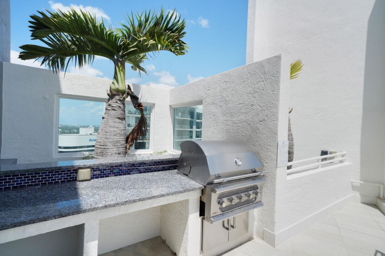 350 SE 2nd Street, Unit 860, Fort Lauderdale, FL 33301 Photo