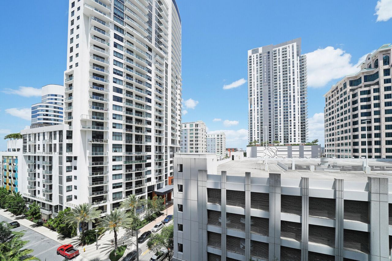 350 SE 2nd Street, Unit 860, Fort Lauderdale, FL 33301 Photo