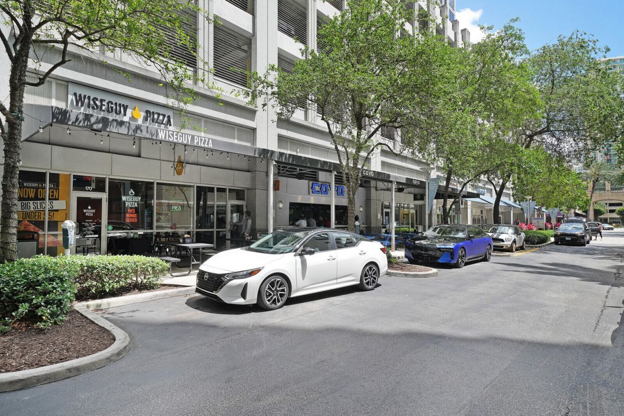 350 SE 2nd Street, Unit 860, Fort Lauderdale, FL 33301 Photo