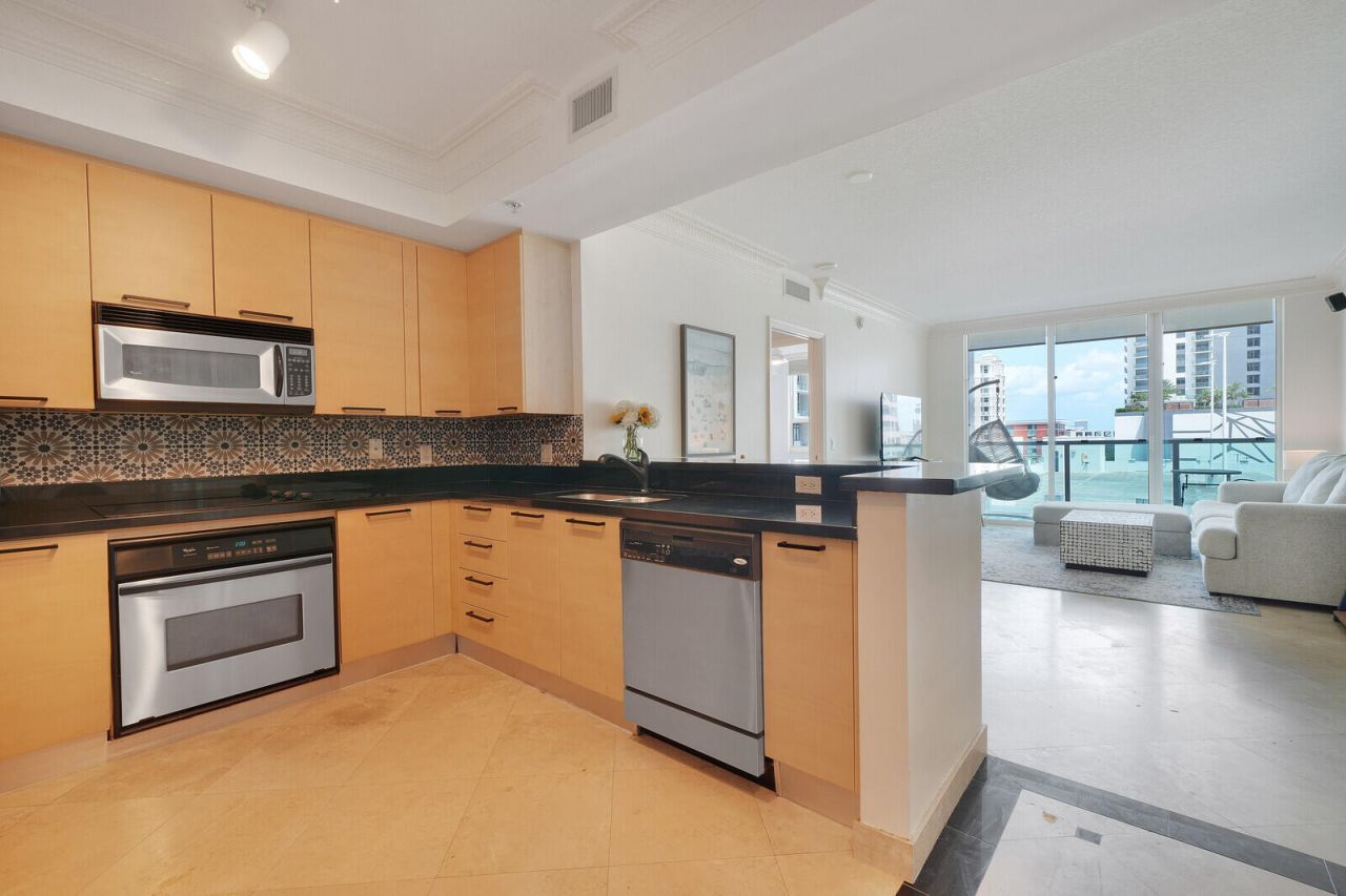 350 SE 2nd Street, Unit 860, Fort Lauderdale, FL 33301 Photo