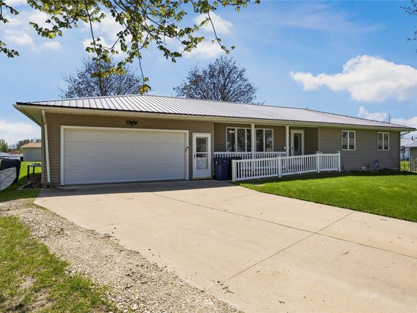 103 Bel Aire Court , Tipton, IA 52772