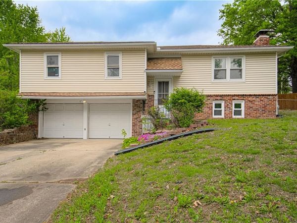 823 Englewood Street, Lansing, KS 66043