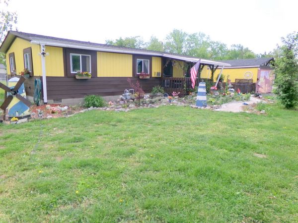 1104 VAN BUREN Avenue, Sandoval, IL 62882