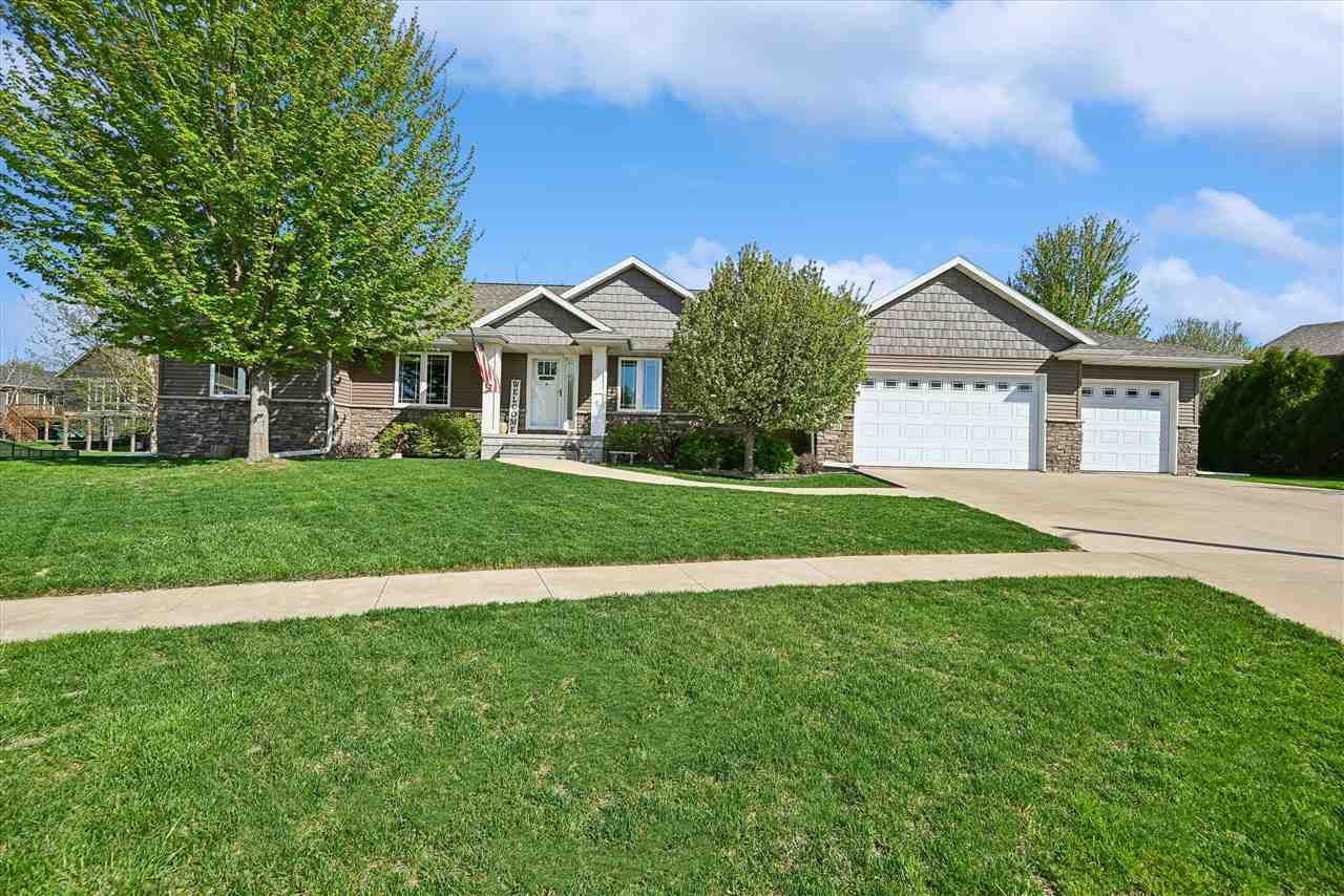 910 Aster Ct, Fairfax, IA 52228 Main Photo