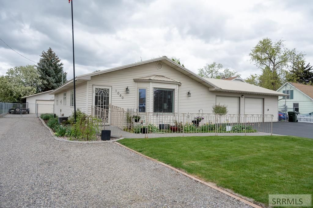 1080 W Center Street, Blackfoot, ID 83221 Main Photo