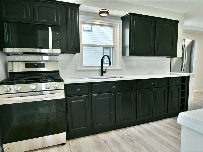 3384 Lakeside Drive, Mineral Ridge, OH 44440 Photo 10