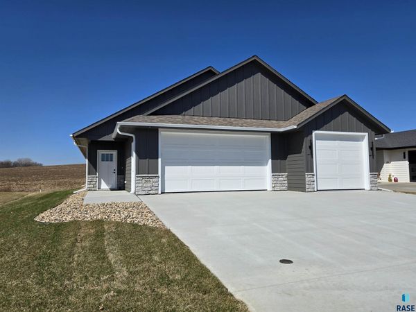 205 N WILDCAT Dr, Sioux Falls, SD 57110