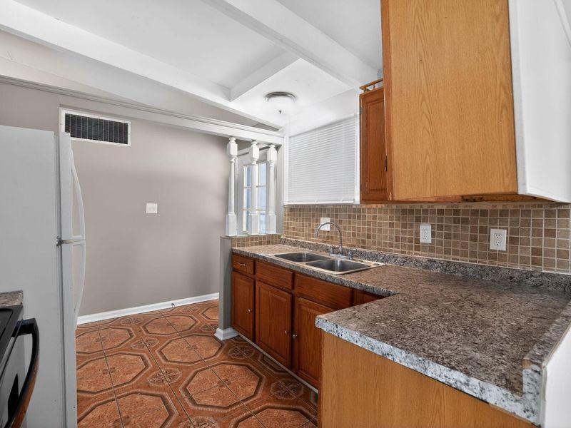 994 Sunbury Road , Columbus, OH 43219 Photo 17