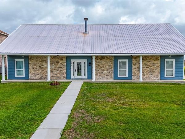 425 MOONRAKER Drive, Slidell, LA 70458