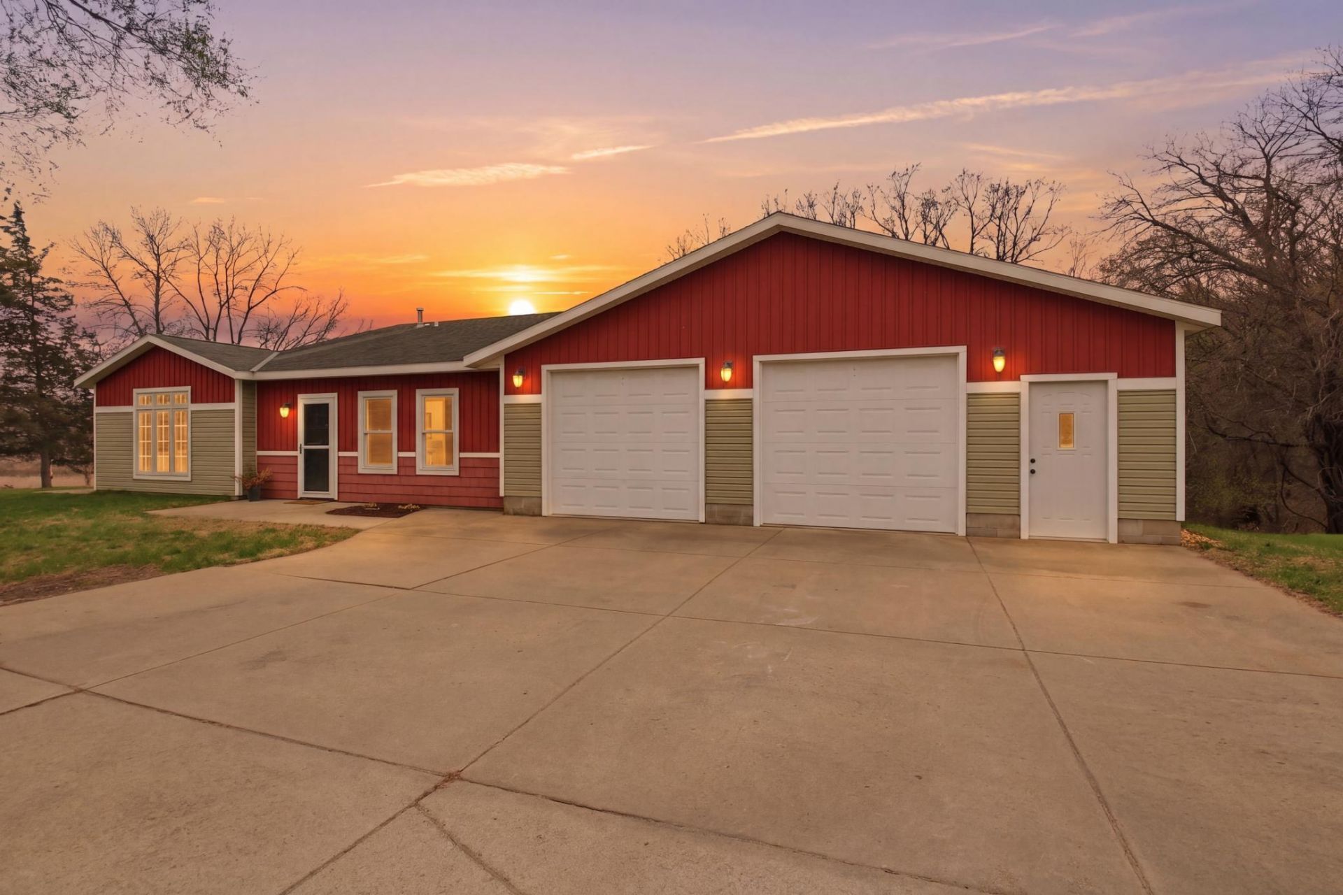 20401 121st Street NE, New London, MN 56273