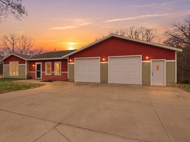 20401 121st Street NE, New London, MN 56273