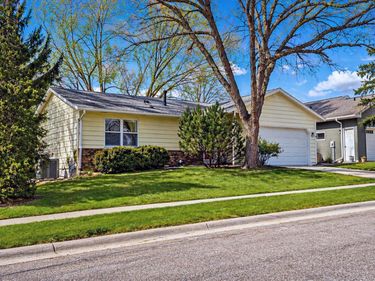 422 Chalet Drive NW, Rochester, MN 55901