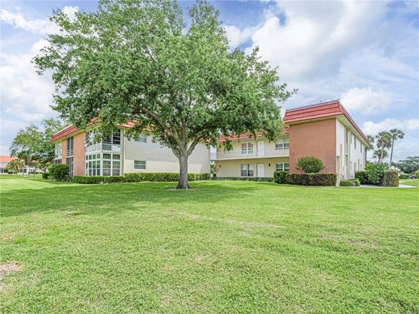 4 Vista Palm Lane, Unit 105, Vero Beach, FL 32962