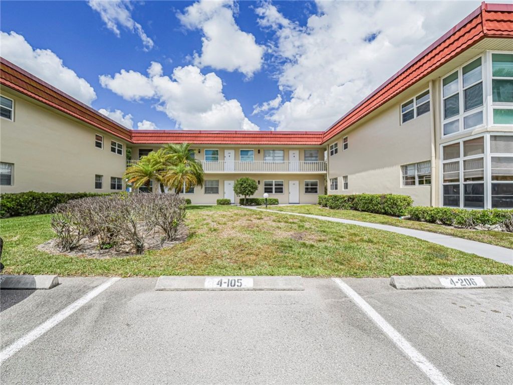 4 Vista Palm Lane, Unit 105, Vero Beach, FL 32962 Photo