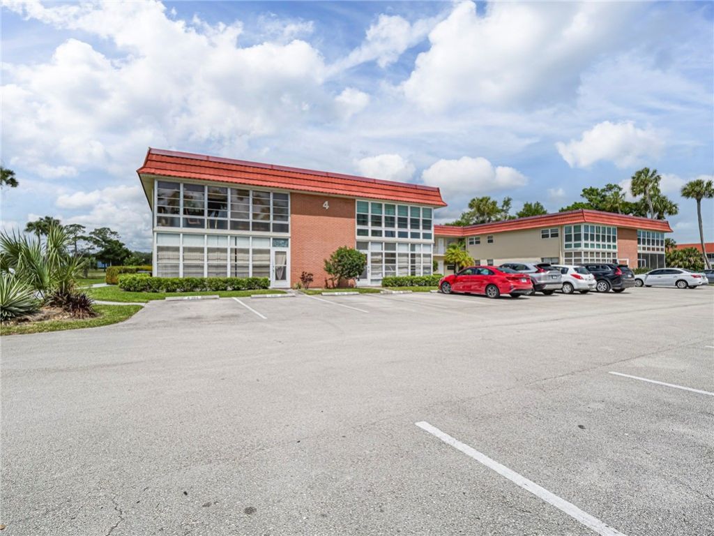 4 Vista Palm Lane, Unit 105, Vero Beach, FL 32962 Photo