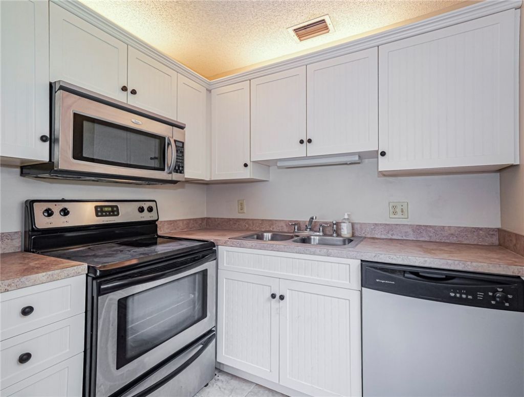 4 Vista Palm Lane, Unit 105, Vero Beach, FL 32962 Photo