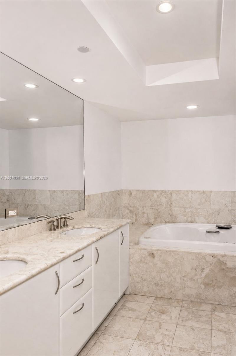 1331 Brickell Bay Dr, Unit 302, Miami, FL 33131 Photo