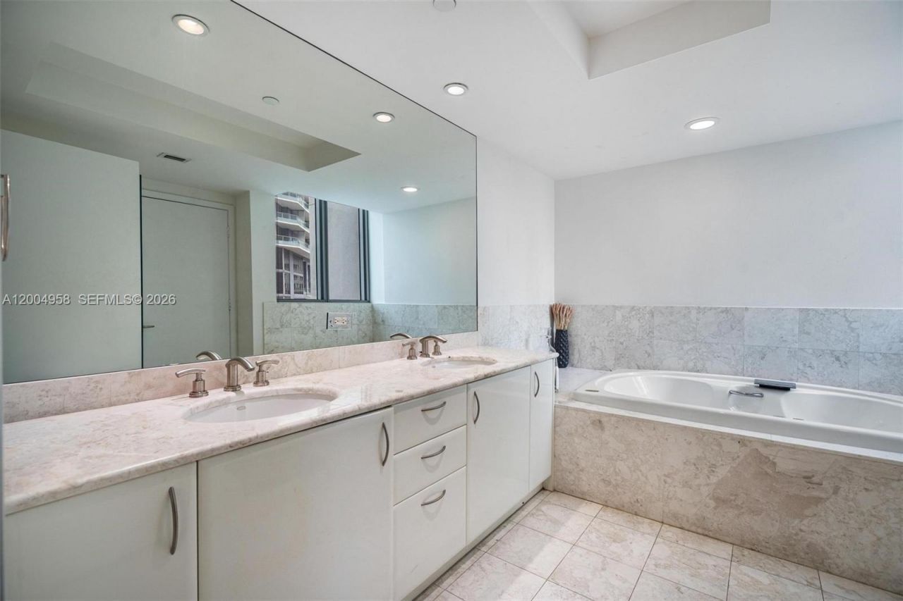 1331 Brickell Bay Dr, Unit 302, Miami, FL 33131 Photo
