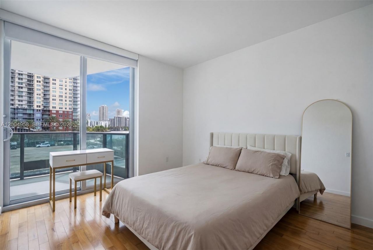 1331 Brickell Bay Dr, Unit 302, Miami, FL 33131 Photo