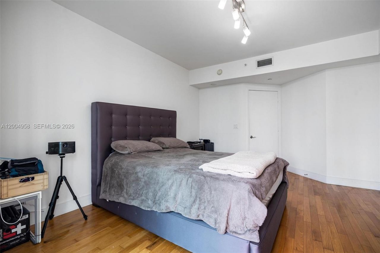 1331 Brickell Bay Dr , Unit 302, Miami, FL 33131 Photo