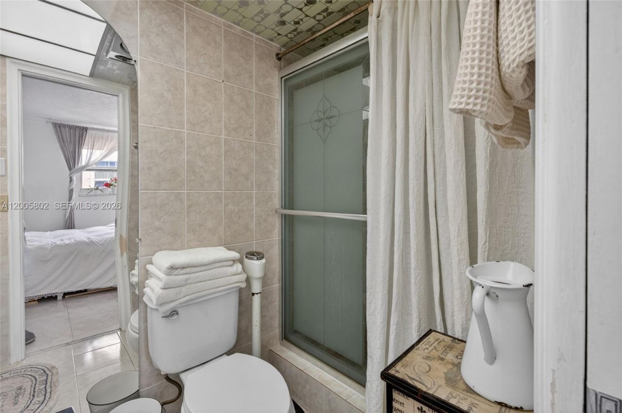 610 NE 12th Ave , Unit 602, Hallandale Beach, FL 33009 Photo