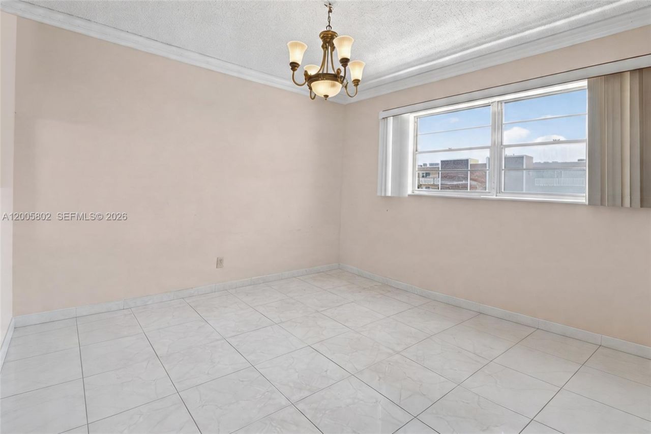 610 NE 12th Ave , Unit 602, Hallandale Beach, FL 33009 Photo