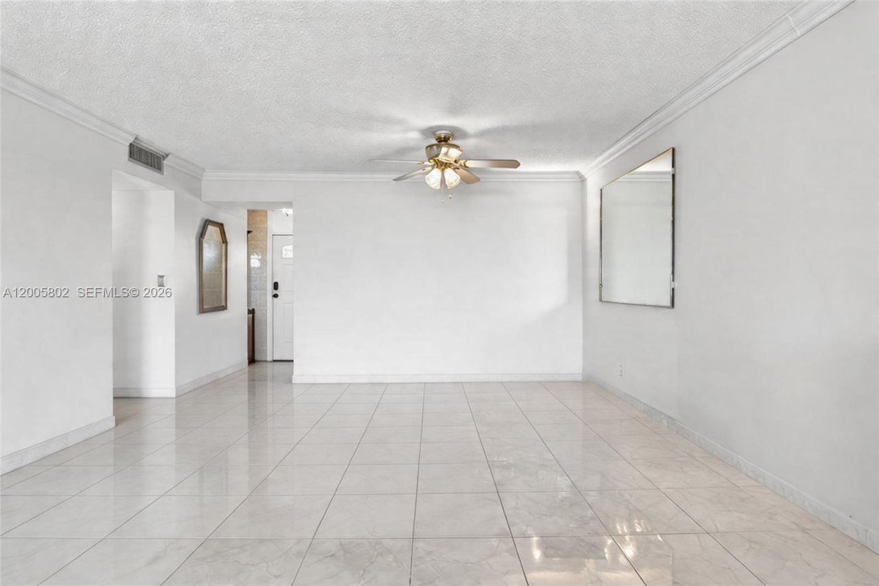 610 NE 12th Ave , Unit 602, Hallandale Beach, FL 33009 Photo