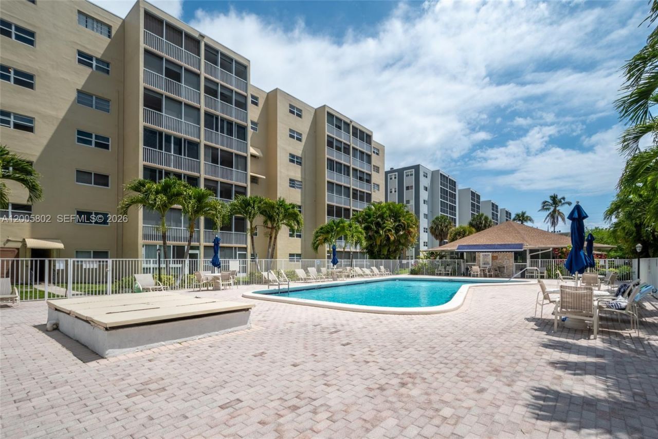 610 NE 12th Ave , Unit 602, Hallandale Beach, FL 33009 Photo