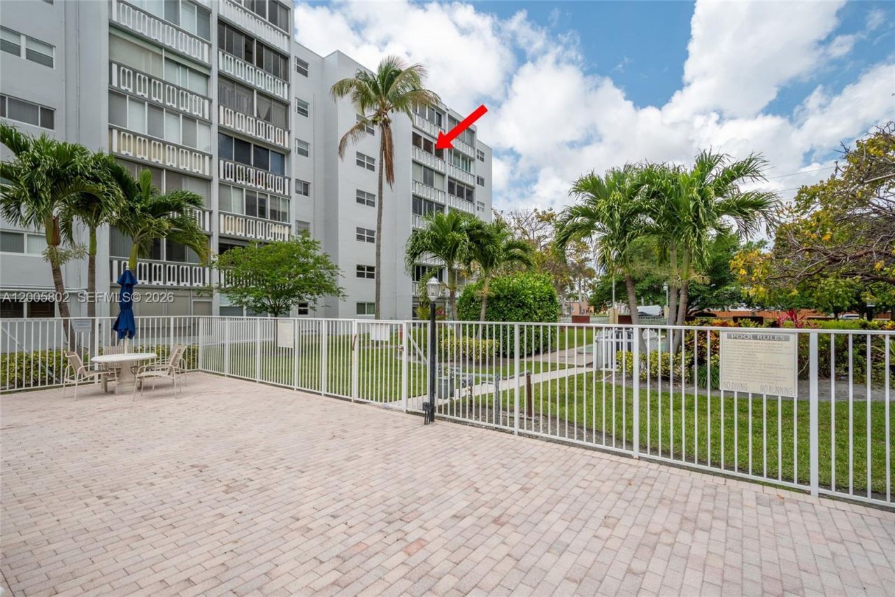 610 NE 12th Ave , Unit 602, Hallandale Beach, FL 33009 Photo