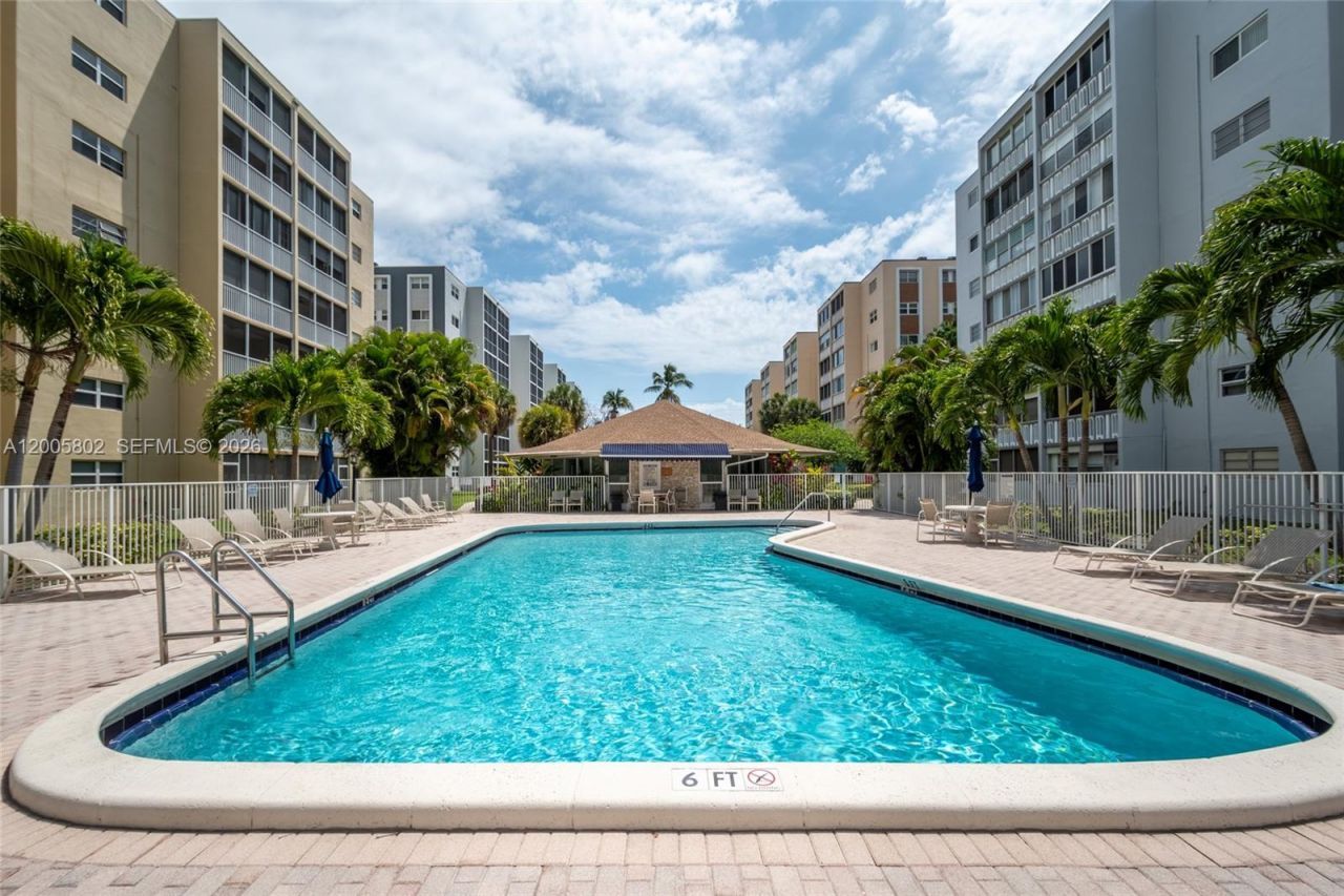 610 NE 12th Ave , Unit 602, Hallandale Beach, FL 33009 Photo
