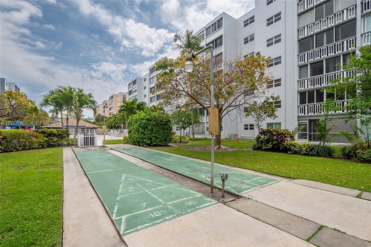 610 NE 12th Ave , Unit 602, Hallandale Beach, FL 33009 Photo