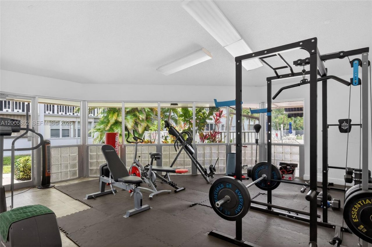 610 NE 12th Ave , Unit 602, Hallandale Beach, FL 33009 Photo