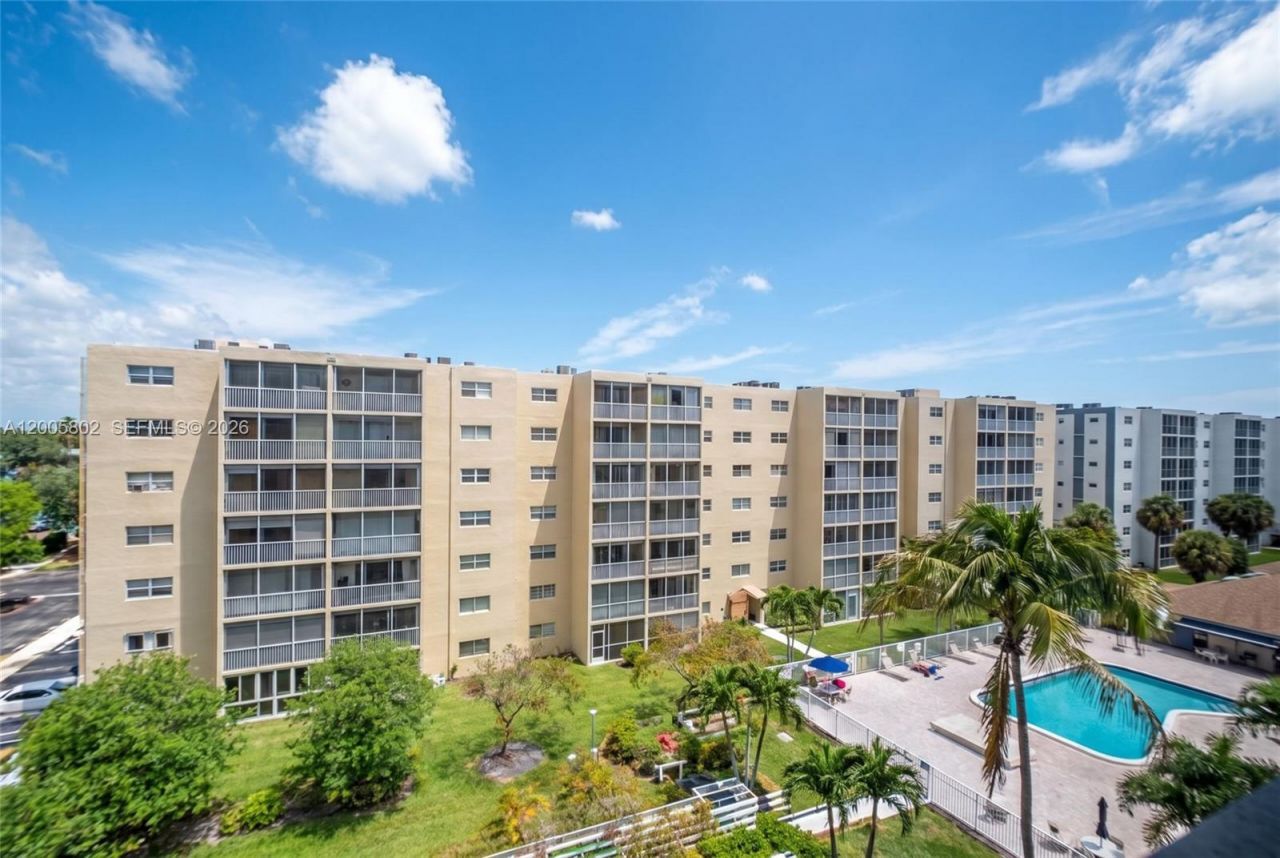 610 NE 12th Ave , Unit 602, Hallandale Beach, FL 33009 Photo