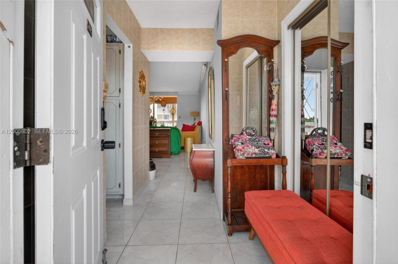 610 NE 12th Ave , Unit 602, Hallandale Beach, FL 33009 Photo