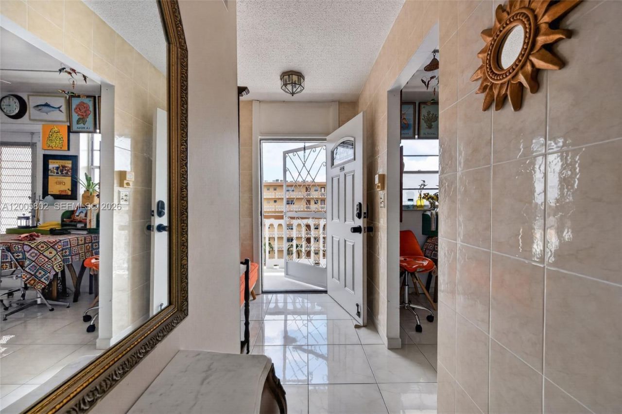 610 NE 12th Ave , Unit 602, Hallandale Beach, FL 33009 Photo
