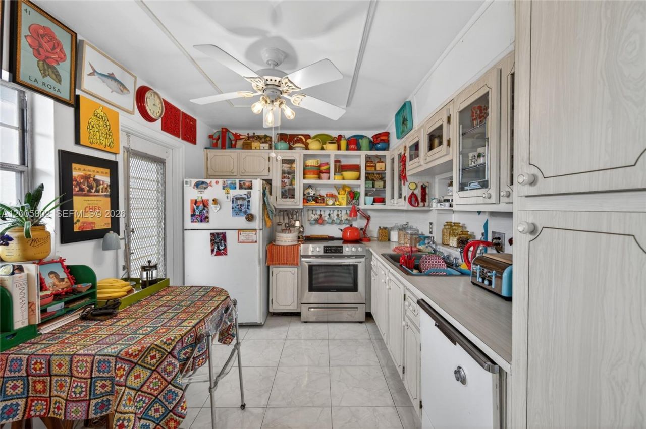 610 NE 12th Ave , Unit 602, Hallandale Beach, FL 33009 Photo