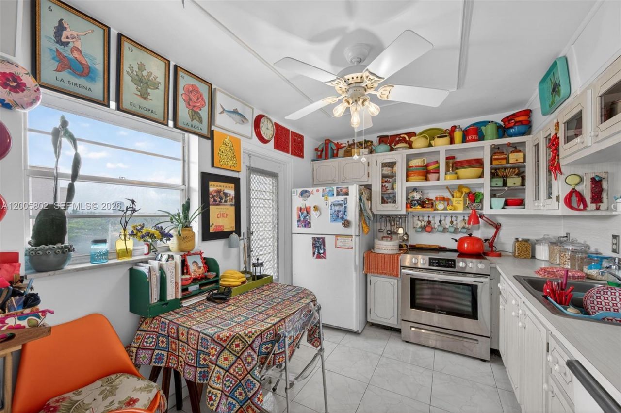 610 NE 12th Ave , Unit 602, Hallandale Beach, FL 33009 Photo