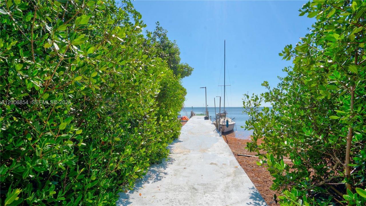 34 Atlantic Drive, Marathon, FL 33037 Photo