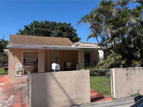 2071 NW 86th St , Miami, FL 33147