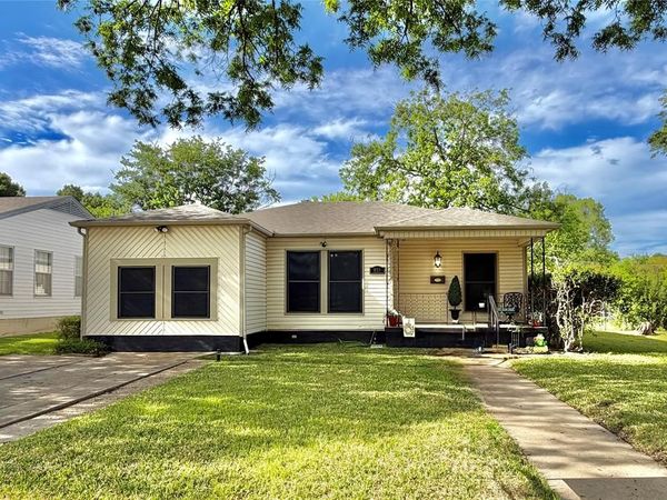 853 Holly Drive , Garland, TX 75040