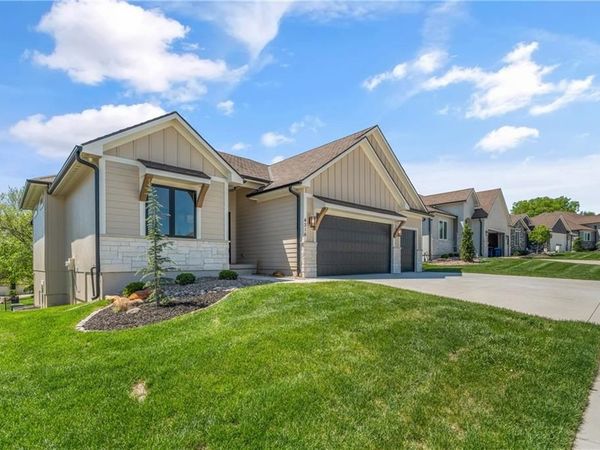 4316 NE Hideaway Drive, Lee's Summit, MO 64064