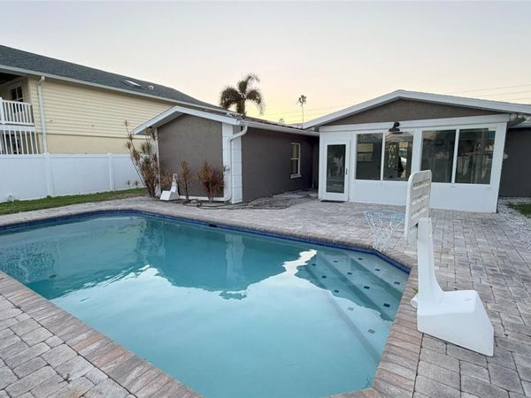 3727 OVERLOOK DRIVE NE, ST PETERSBURG, FL 33703