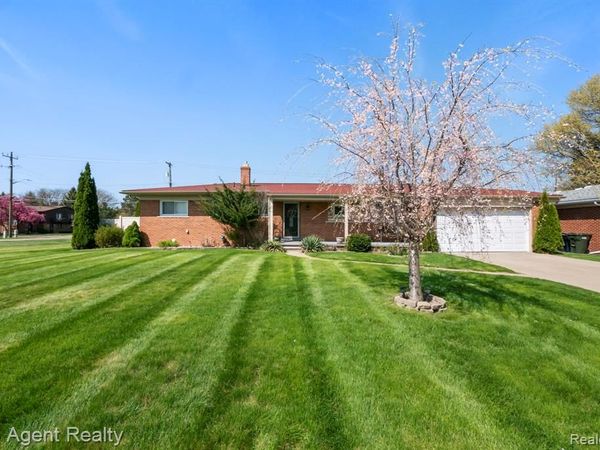 38011 Medville Drive, Sterling Heights, MI 48312