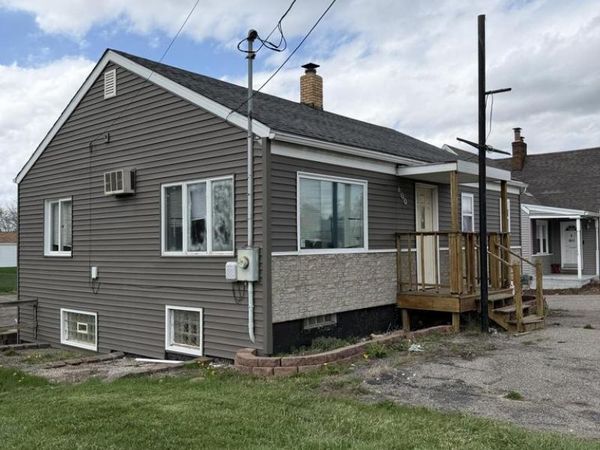 400 S Waverly Road, Lansing, MI 48917